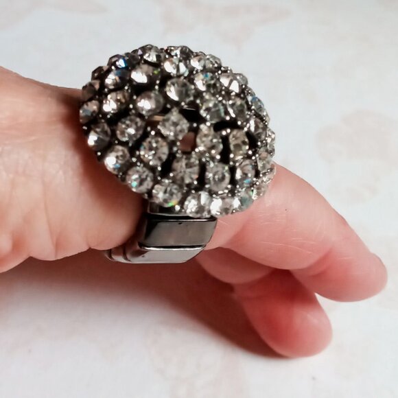 Sparkly & Beautiful Statement Stretch Vintage Dome Ring...Diva, Bling, Costume - Picture 3 of 10